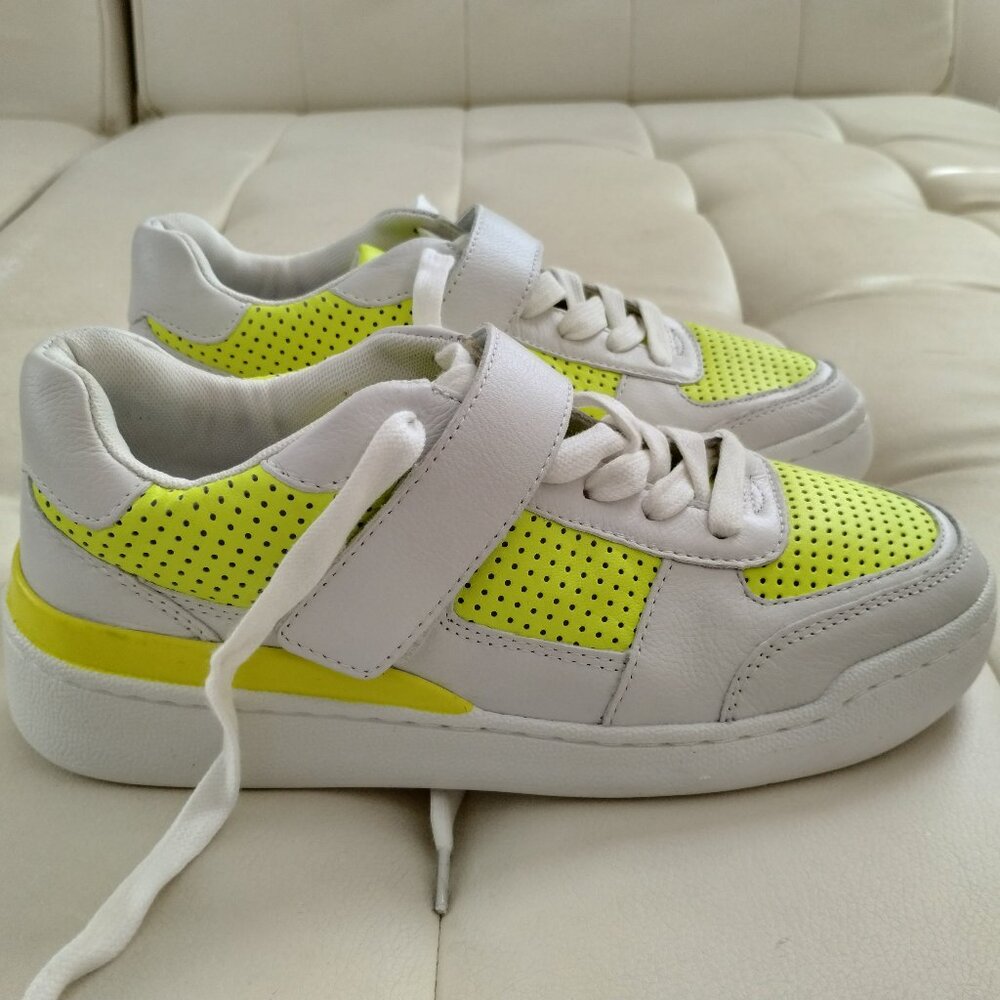 NEW Women's Size 7.5 VINCE CAMUTO SARGITA Neon Leather Running Shoes